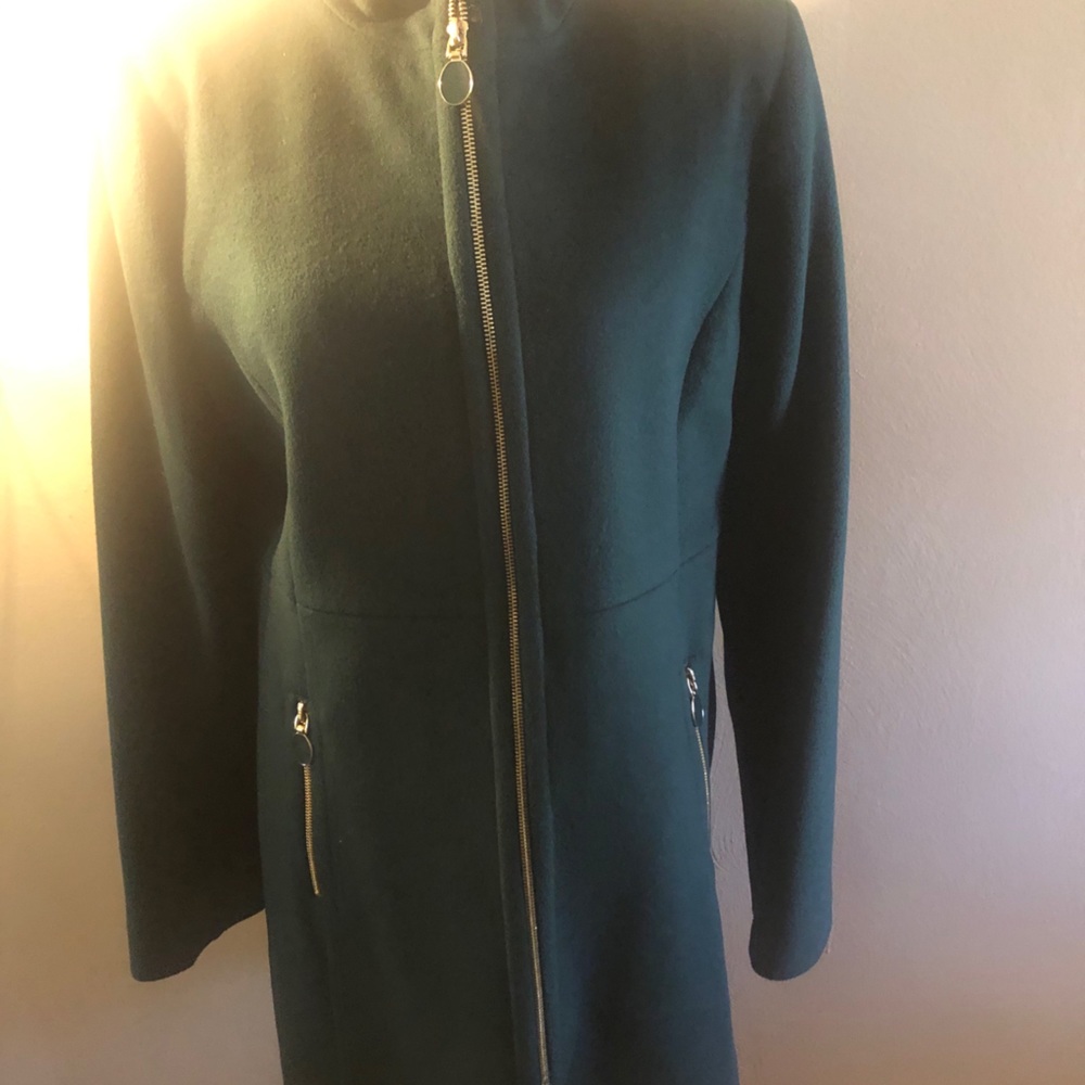Tahari Green Wool Coat perfect condition